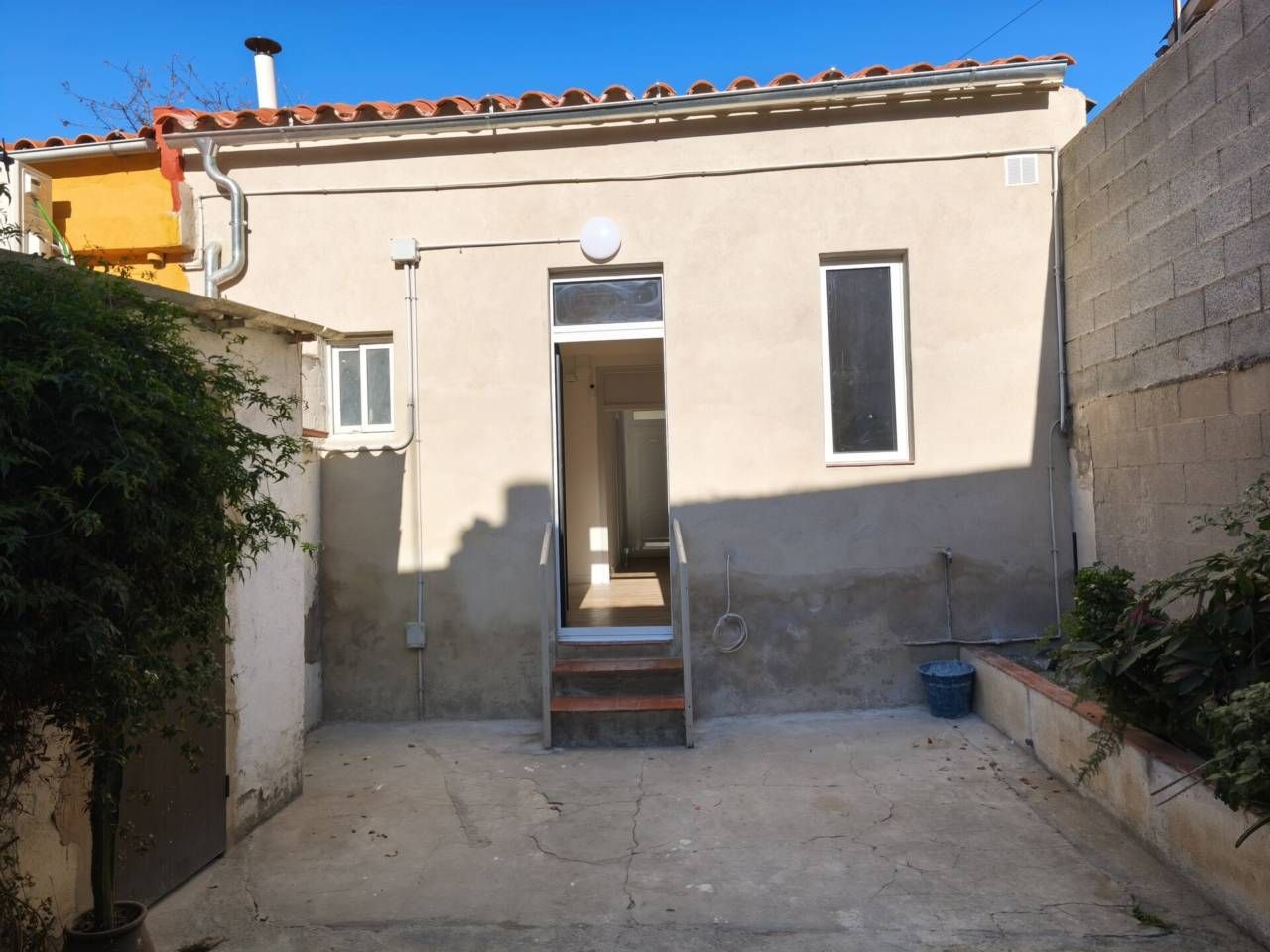 Exterior view of House or chalet to rent in Santa Coloma de Gramenet  with Private garden