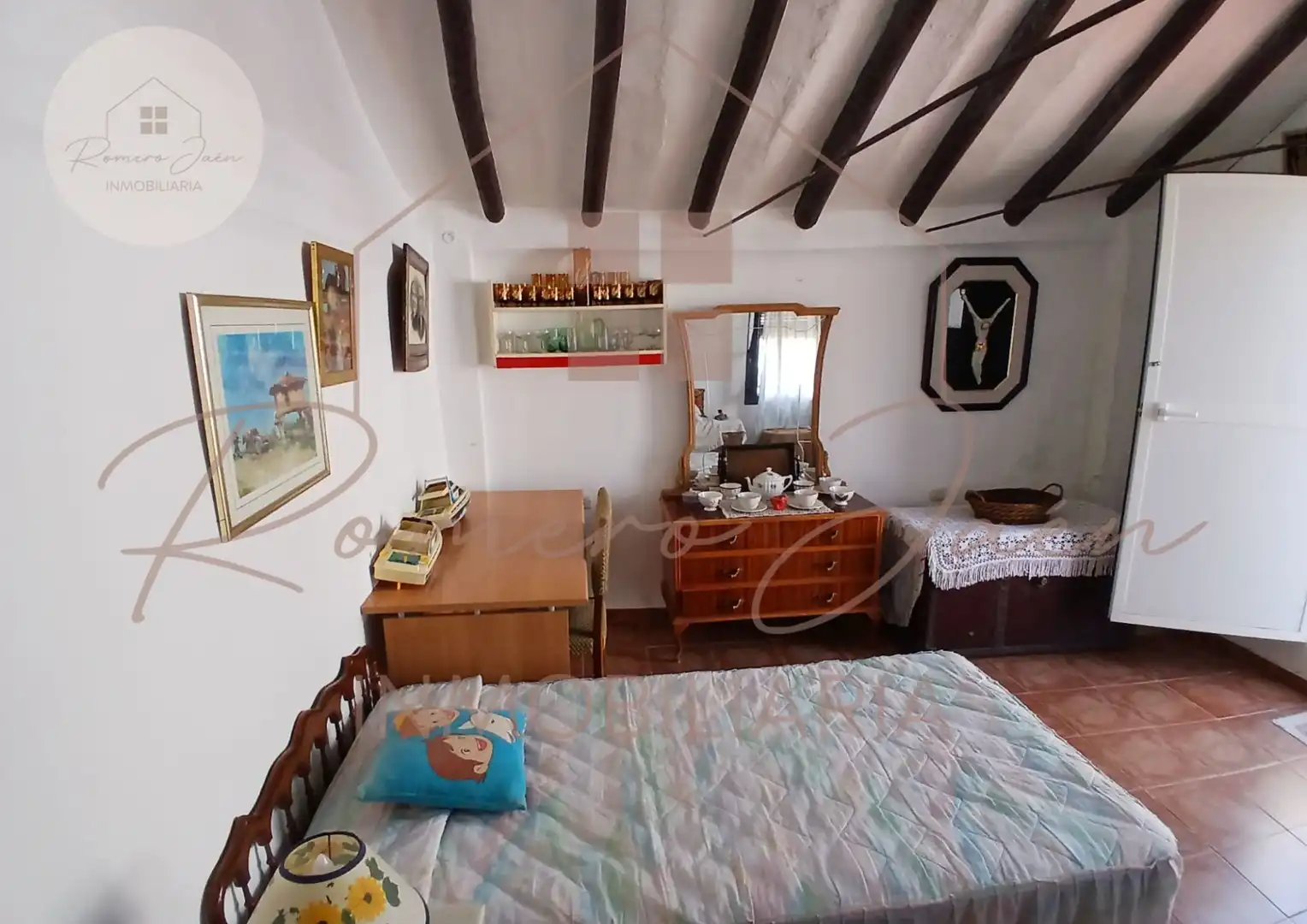 Dormitori de Casa o xalet en venda en Jaén amb Calefacció, Traster i Moblat