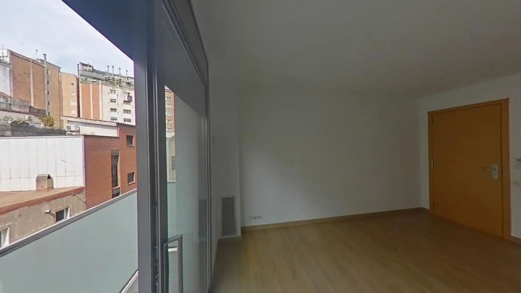Sala d'estar de Pis en venda en Barcelona amb Terrassa i Balcó