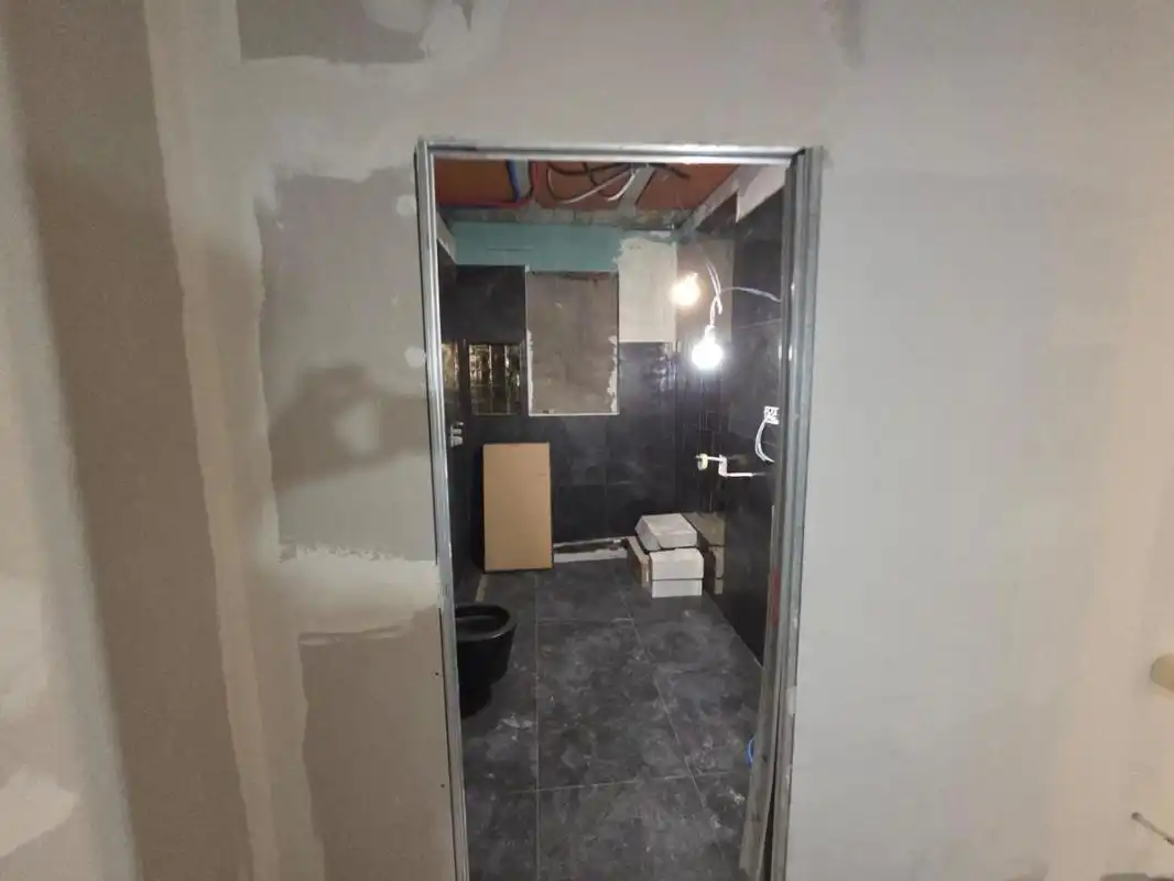 Bany de Local en venda en Getafe amb Calefacció