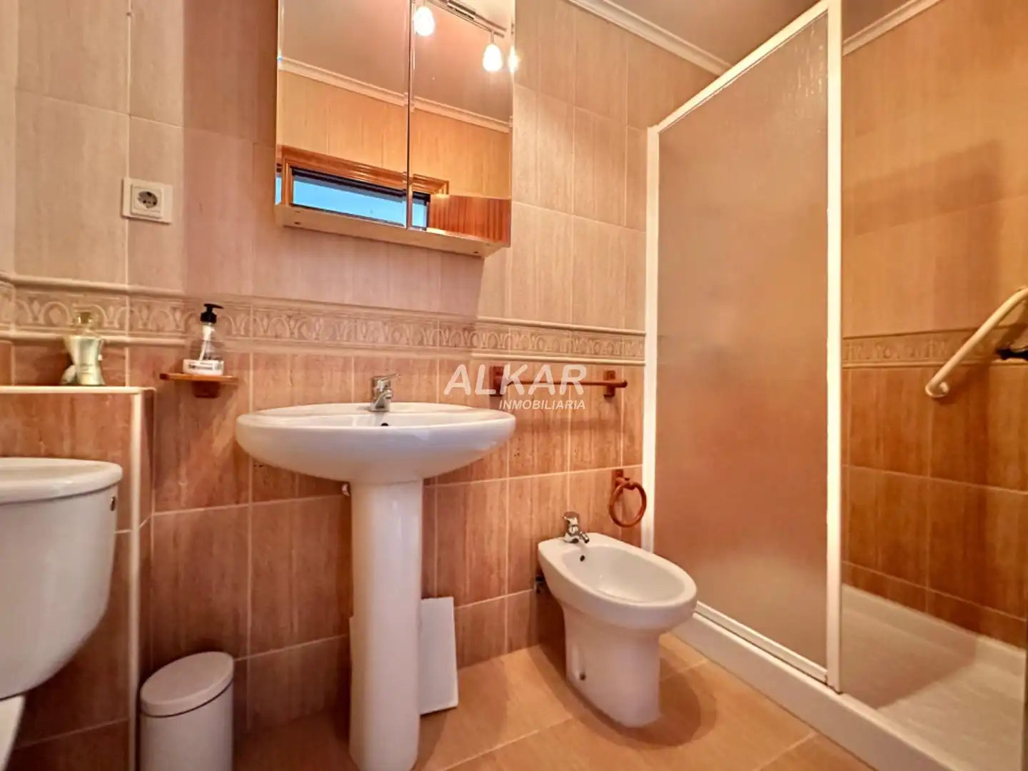 Bathroom of Houses for sale in Ribaforada  with Air Conditioner, Heating and Parquet flooring