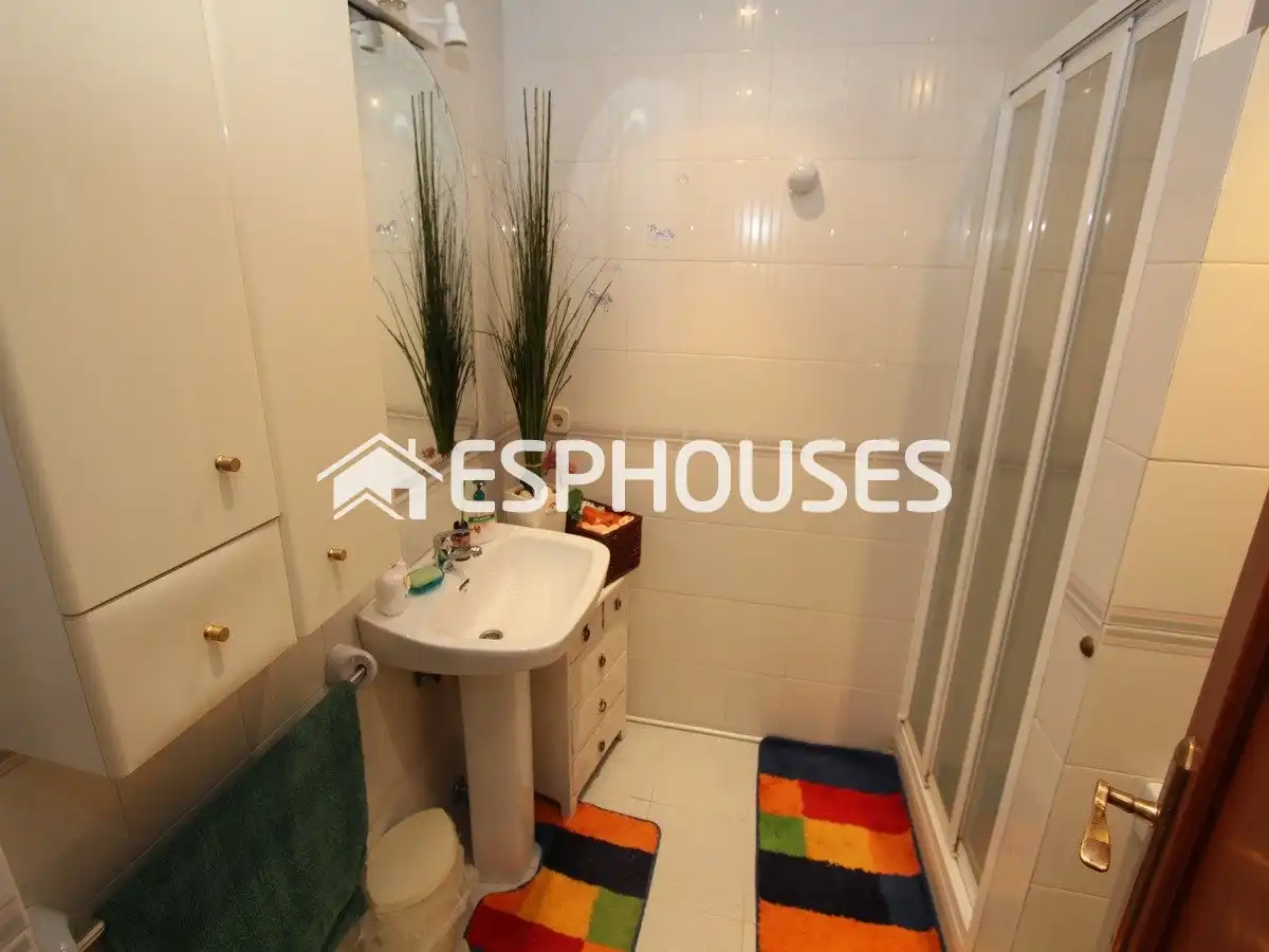 Bathroom of Houses for sale in Altea  with Air Conditioner, Swimming Pool and Furnished