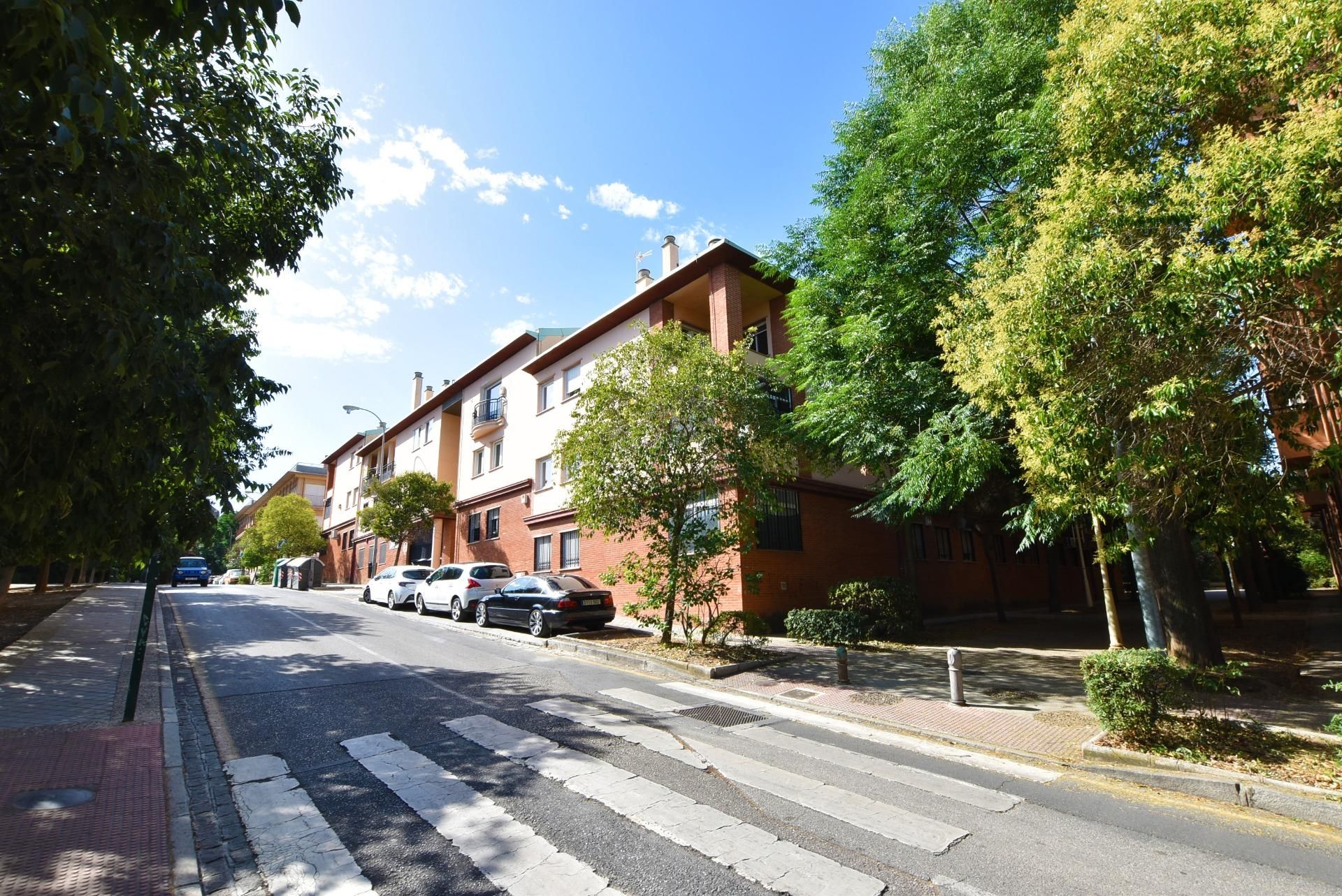 Vista exterior de Pis de lloguer en  Granada Capital amb Calefacció
