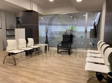 Local comercial de lloguer a Centre - Passeig i Rodalies