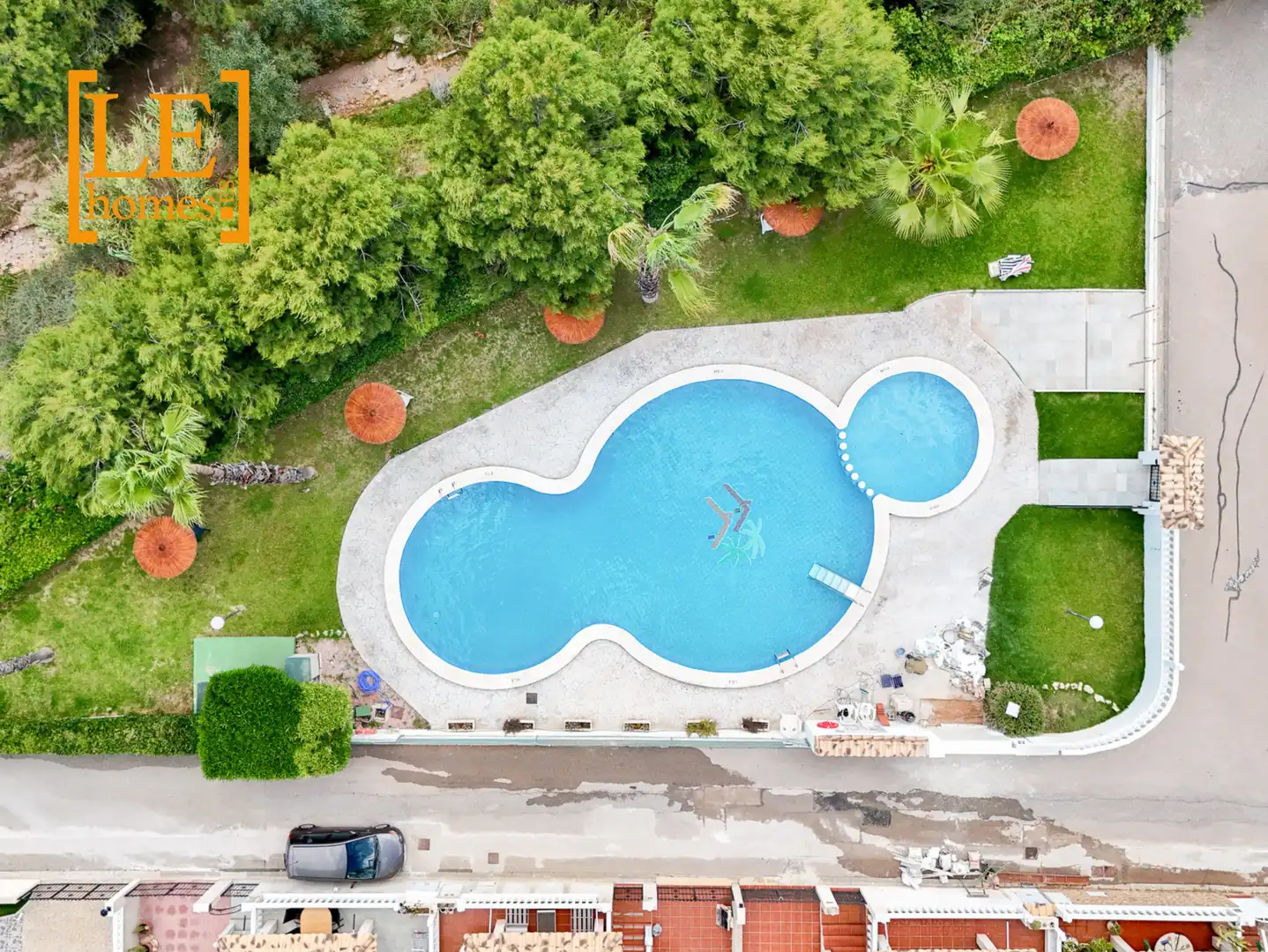 Piscina de Casa adosada en venda en Orihuela amb Aire condicionat, Jardí privat i Moblat