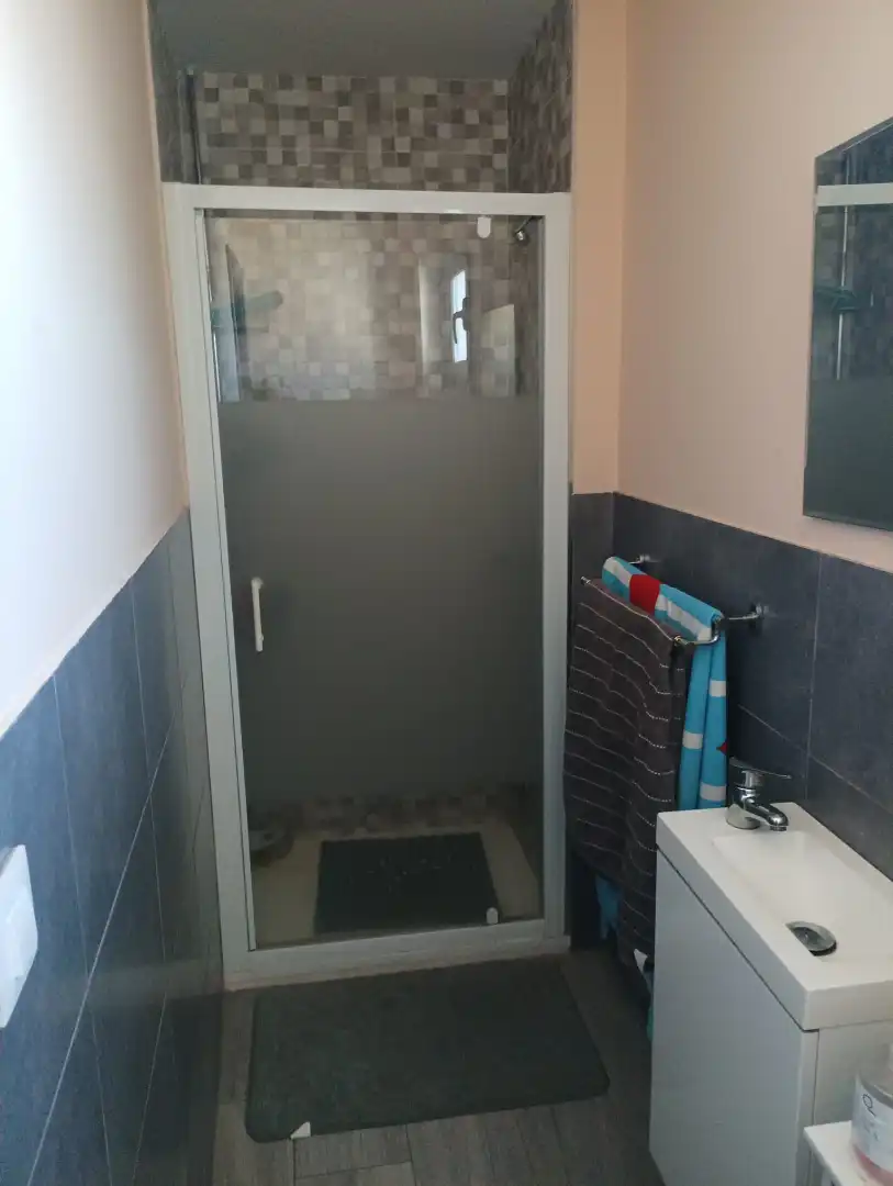 Bathroom of Houses for sale in Sevilla  with Air Conditioner, Private garden and Parquet flooring