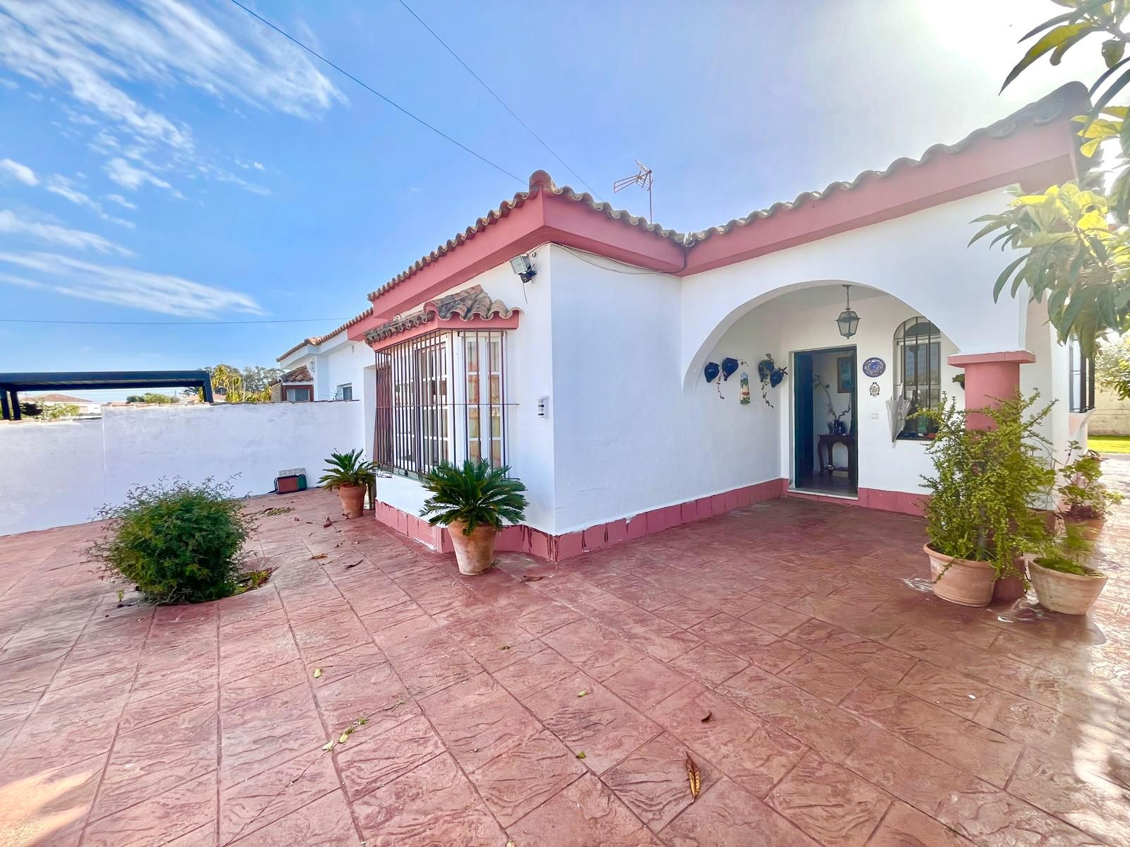 Exterior view of House or chalet for sale in Chiclana de la Frontera  with Private garden and Storage room