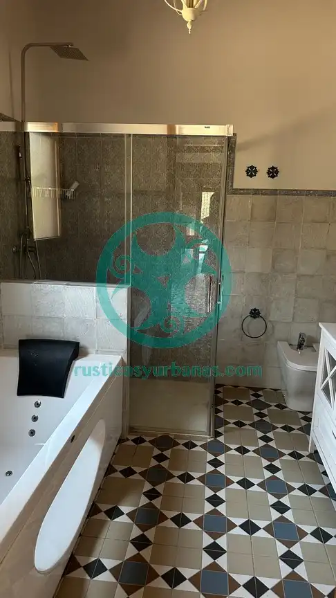 Badezimmer von Country house zur Miete in Cáceres mit Schwimmbad, Möbliert und Ofen