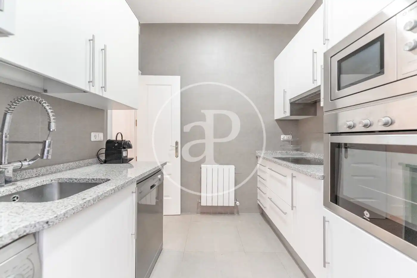Kitchen of Flat for rent in Madrid  with Air Conditioner, Heating and Private garden