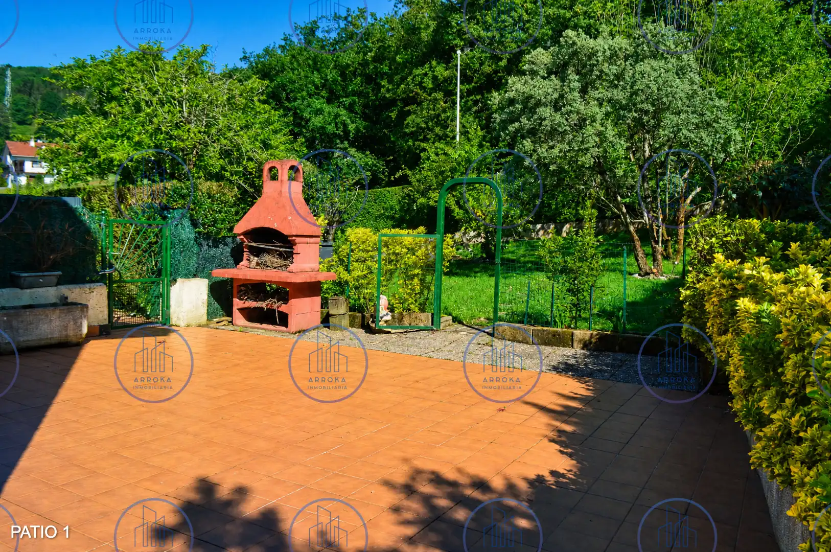 Terrasse von Einfamilien-Reihenhaus zum Verkauf in Andoain mit Heizung, Privatgarten und Parkett