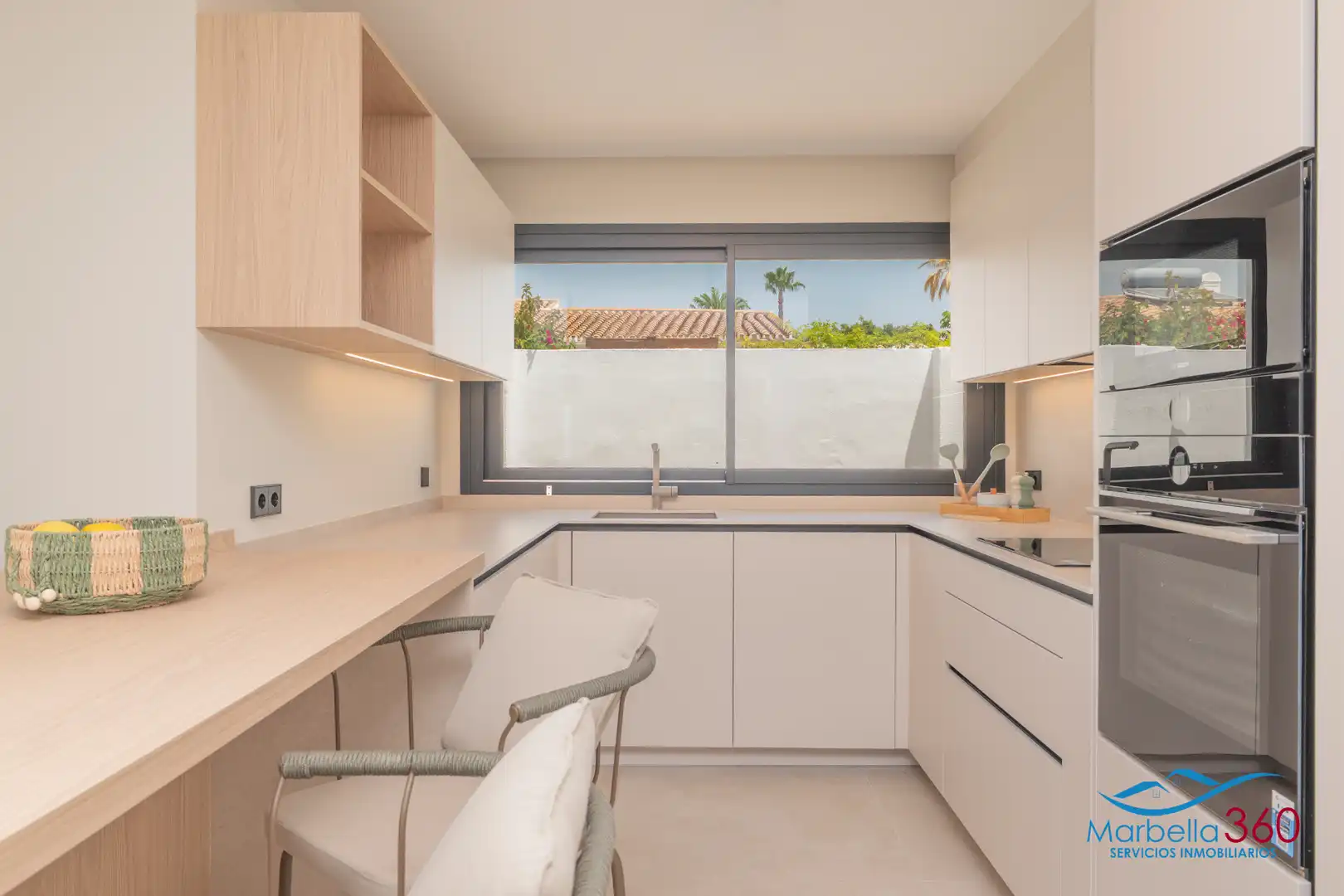 Cocina de Casa o chalet en venta en Estepona con Aire acondicionado, Calefacción y Jardín privado