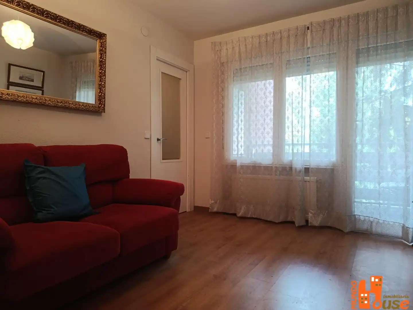 Sala de estar de Piso en venta en Real Sitio de San Ildefonso con Calefacción, Terraza y Piscina comunitaria