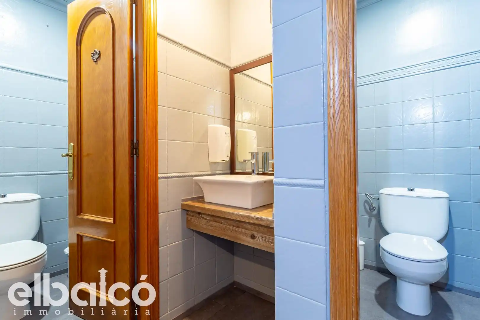 Baño de Local en venta en Tarragona con Aire acondicionado