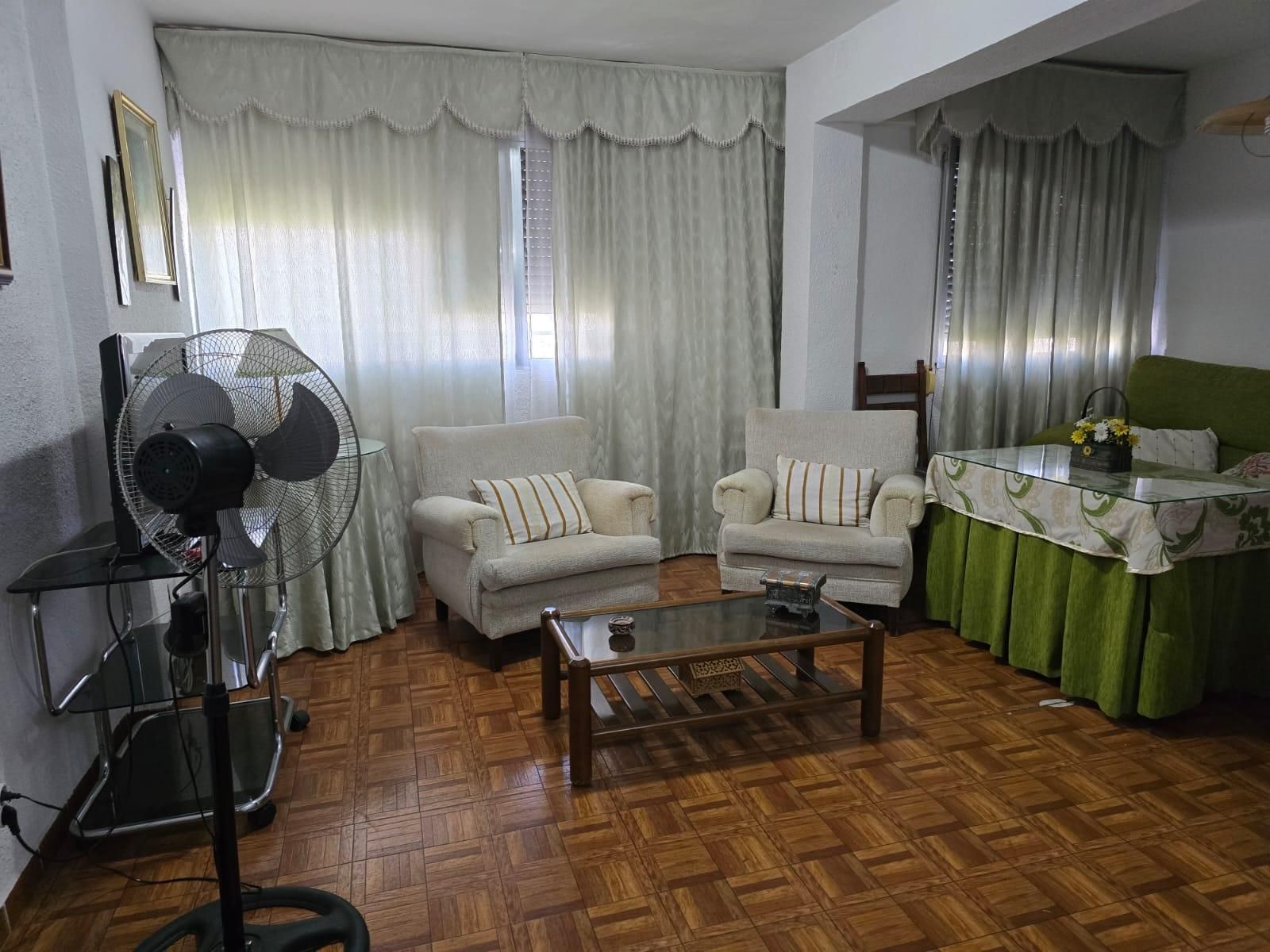 Sala d'estar de Pis en venda en  Sevilla Capital