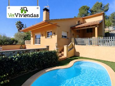 Casa amb balcó en venda a Begues