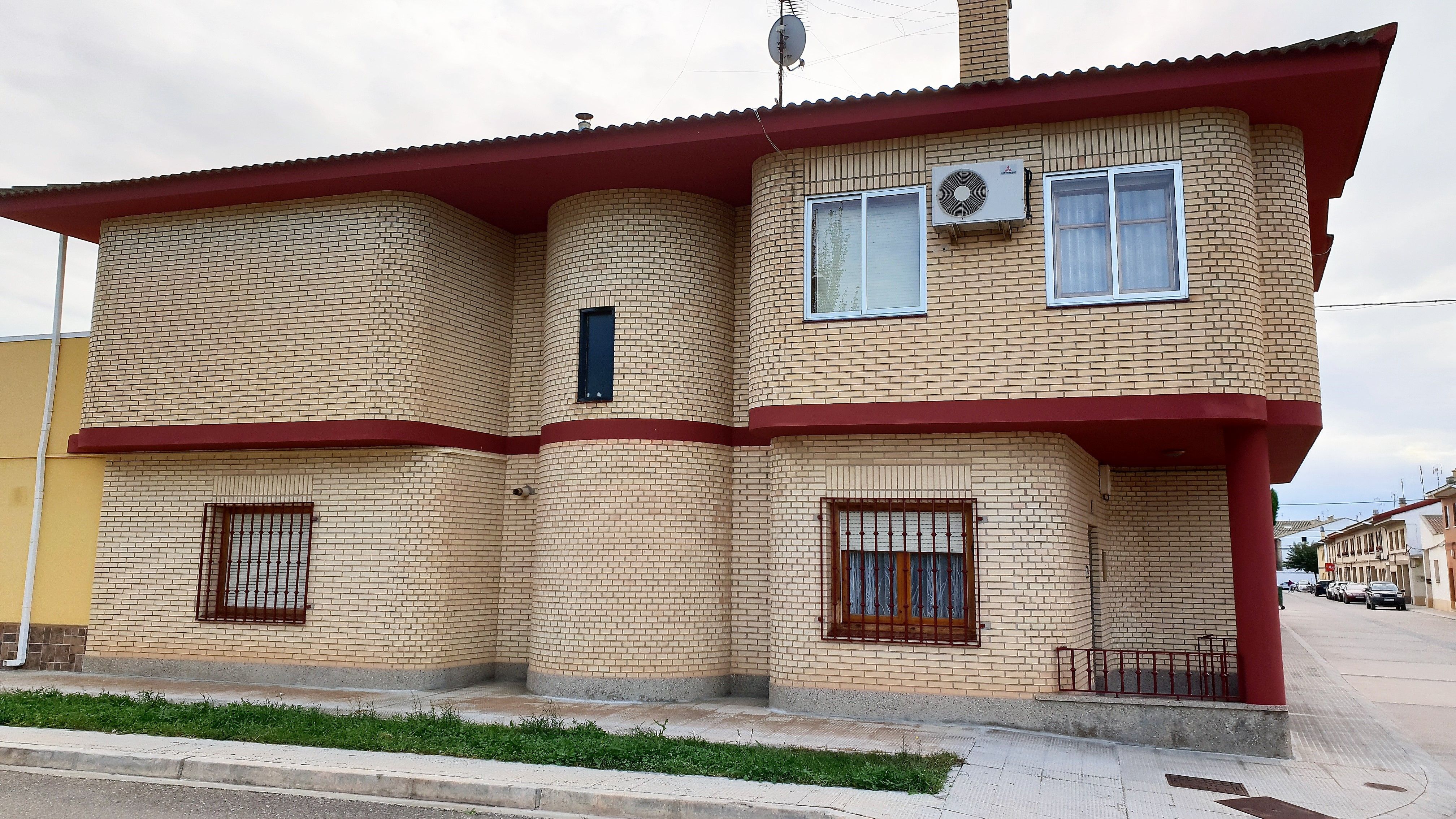 Außenansicht von Country house zum verkauf in Gelsa mit Heizung, Terrasse und Abstellraum