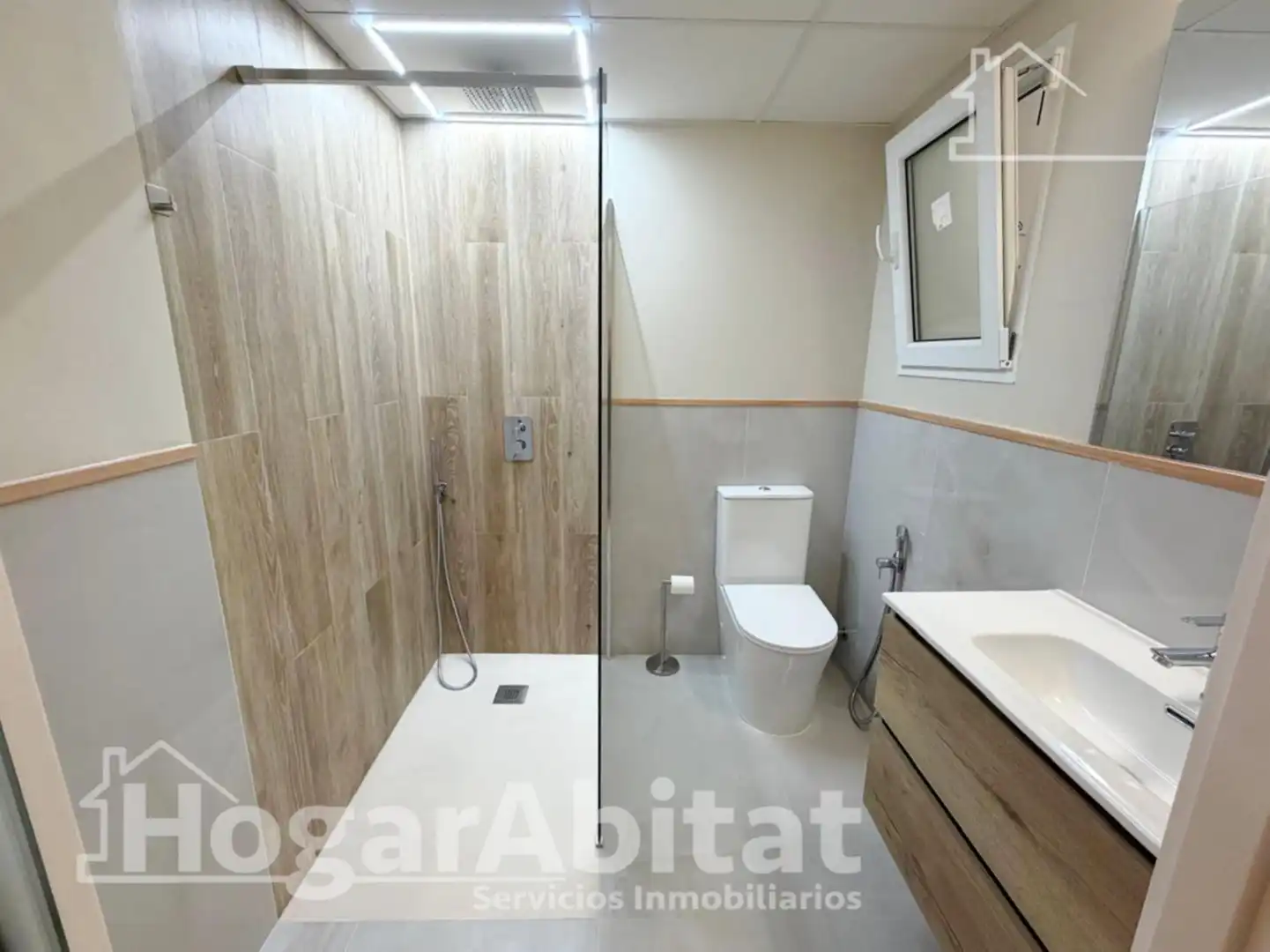 Bany de Pis en venda en Carcaixent amb Aire condicionat, Traster i Balcó