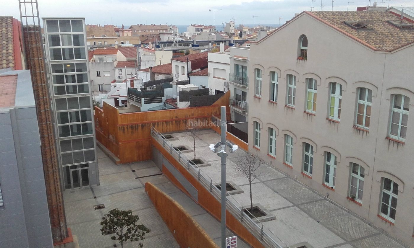 Vista exterior de Garatge de lloguer en Mataró