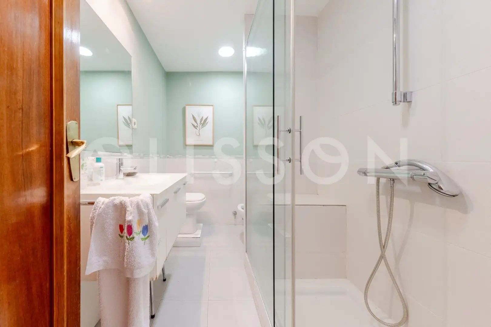 Badezimmer von Wohnung zum Verkauf in Madrid mit Klimaanlage, Heizung und Terrasse