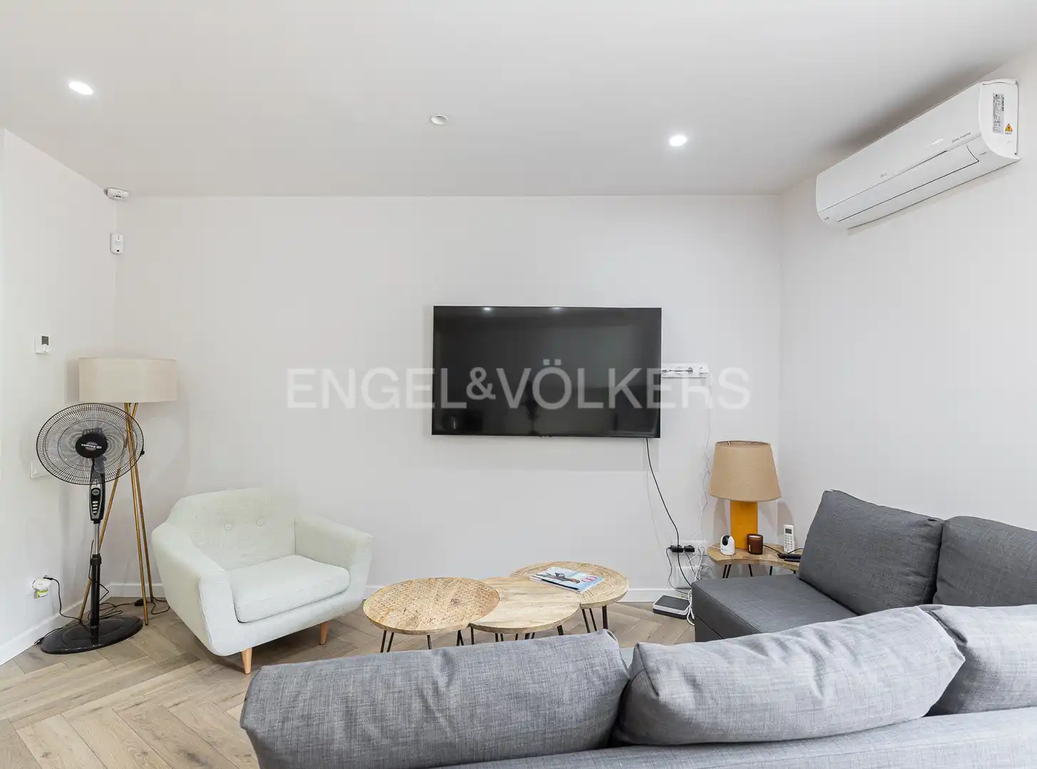 Living room of Flat for rent in Barcelona  with Air Conditioner, Heating and Parquet flooring