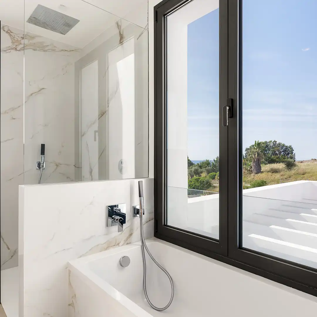 Baño de Casa o chalet en venta en Estepona con Aire acondicionado, Calefacción y Jardín privado