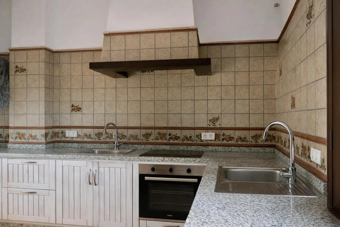 Cuina de Casa o xalet en venda en Hinojos amb Jardí privat i Moblat