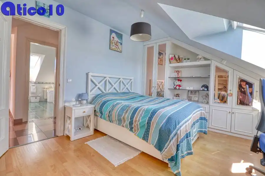 Habitación de Casa o chalet en venta en Gijón  con Calefacción, Jardín privado y Parquet