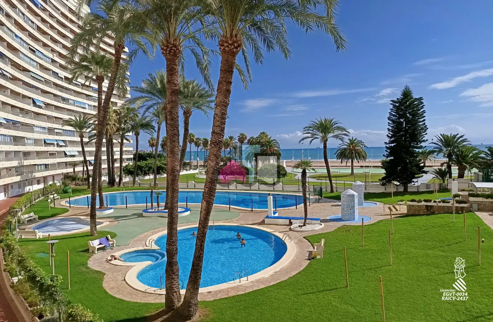 Apartment with pool for sale in Avinguda el Racó 8