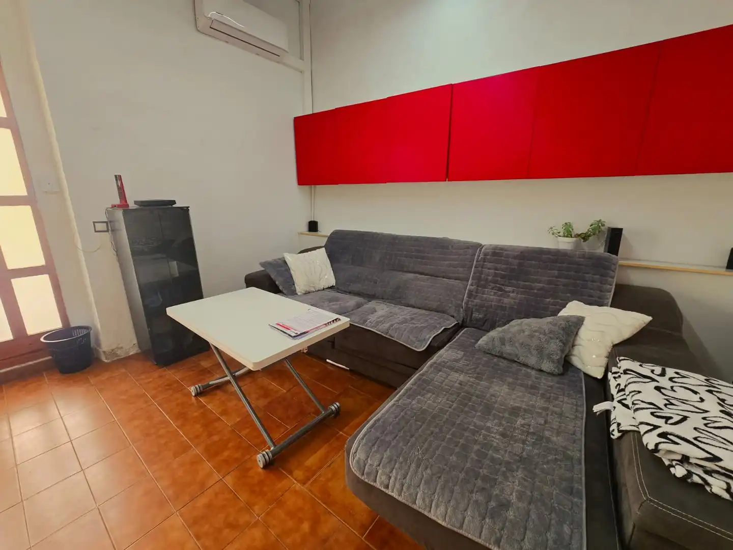 Sala de estar de Casa adosada en venta en Salomó con Aire acondicionado, Parquet y Terraza