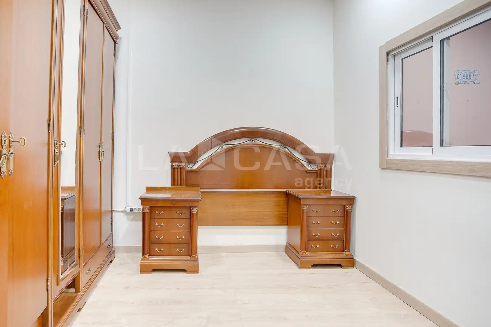 Dormitori de Local en venda en L'Hospitalet de Llobregat