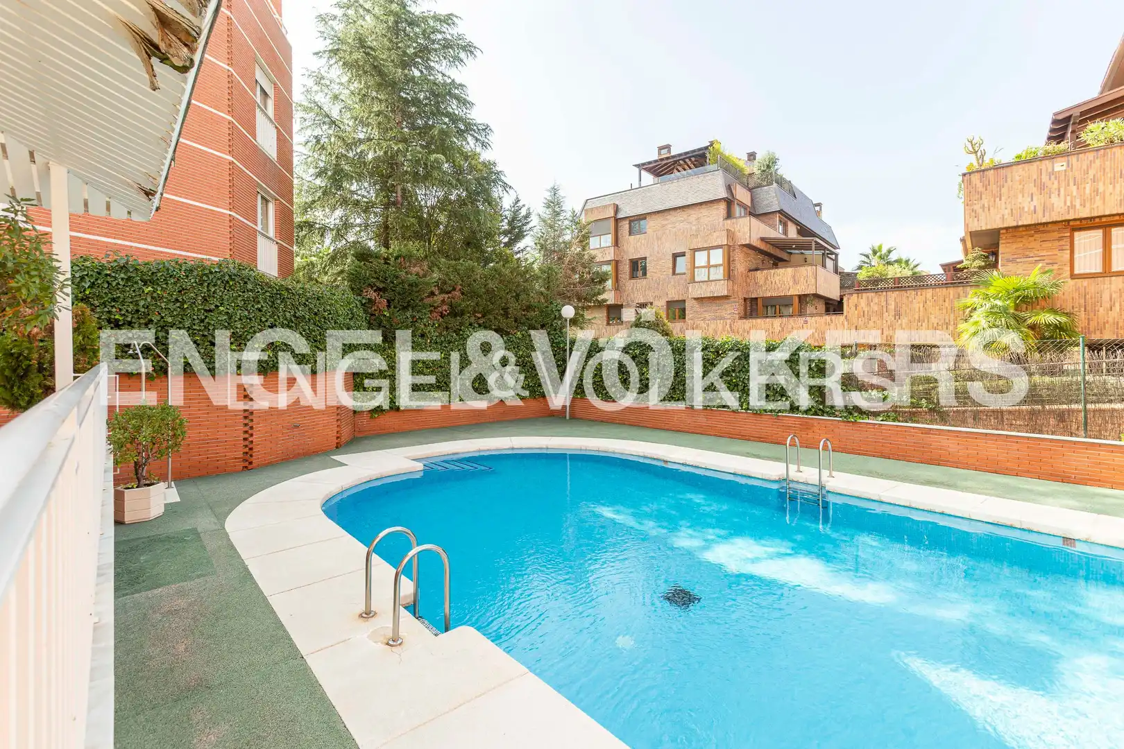 Piscina de Pis de lloguer en Madrid amb Calefacció, Parquet i Traster