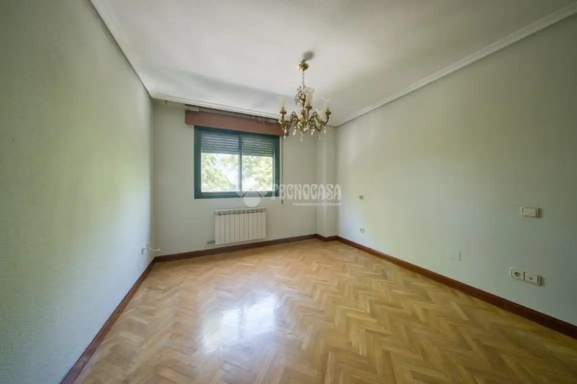 Bedroom of Flat for rent in Valladolid  with Heating and Community pool