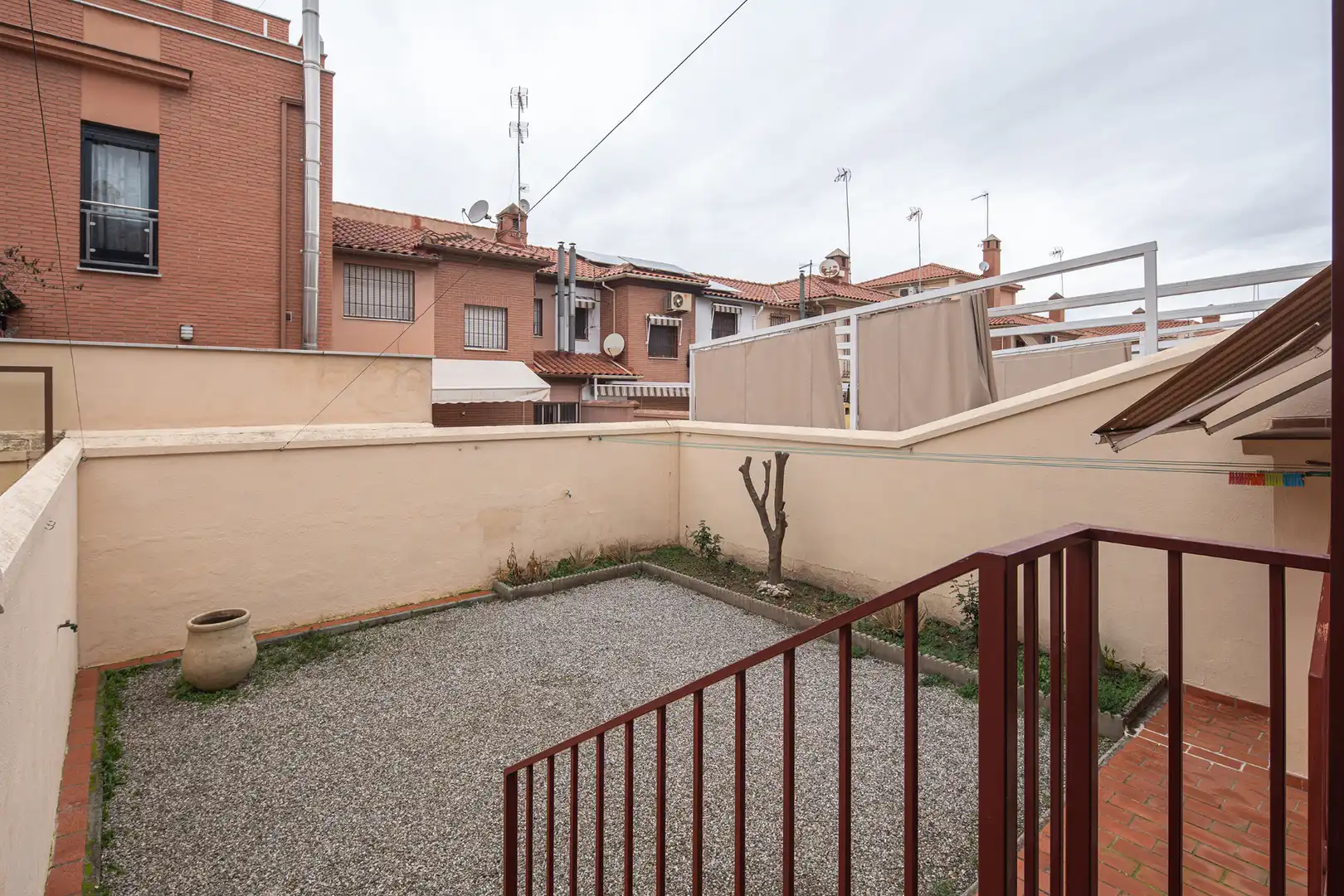 Casa adosada en venta en Angustias - Chana - Encina