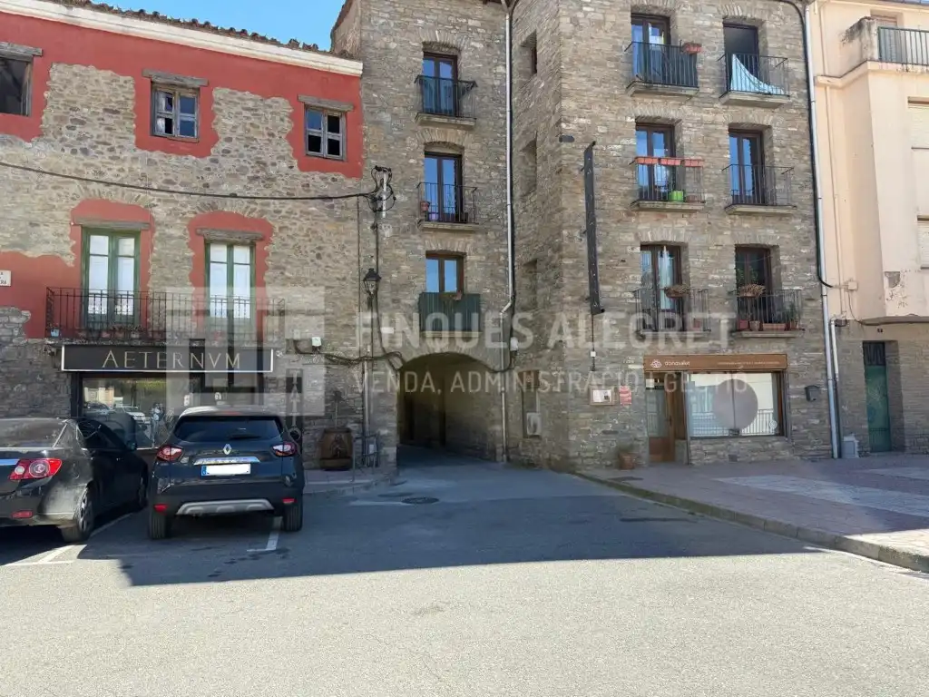 Aparcament de Casa o xalet en venda en La Pobla de Segur amb Balcó