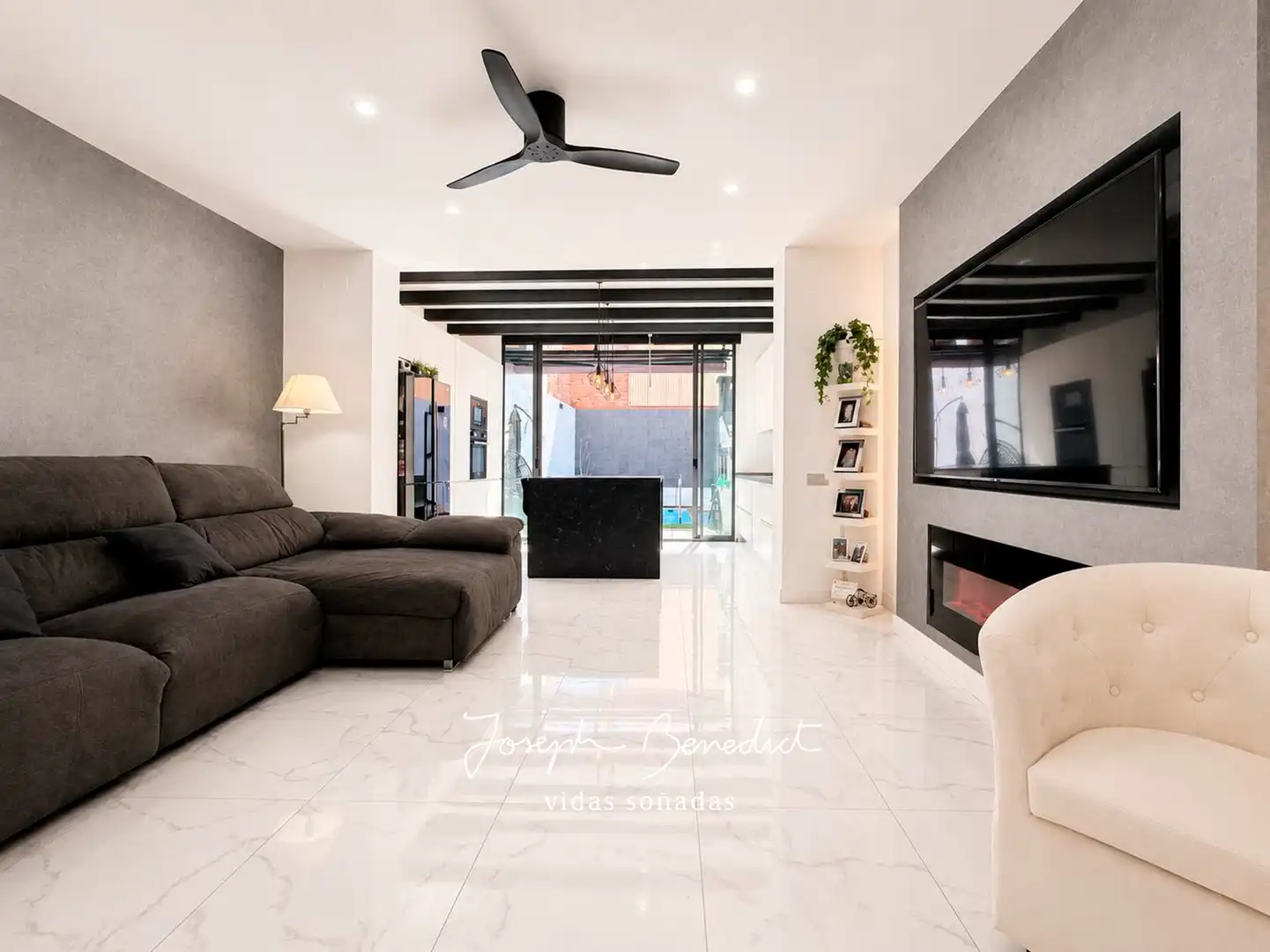 Sala d'estar de Planta baixa en venda en Sant Feliu de Llobregat amb Aire condicionat, Calefacció i Jardí privat