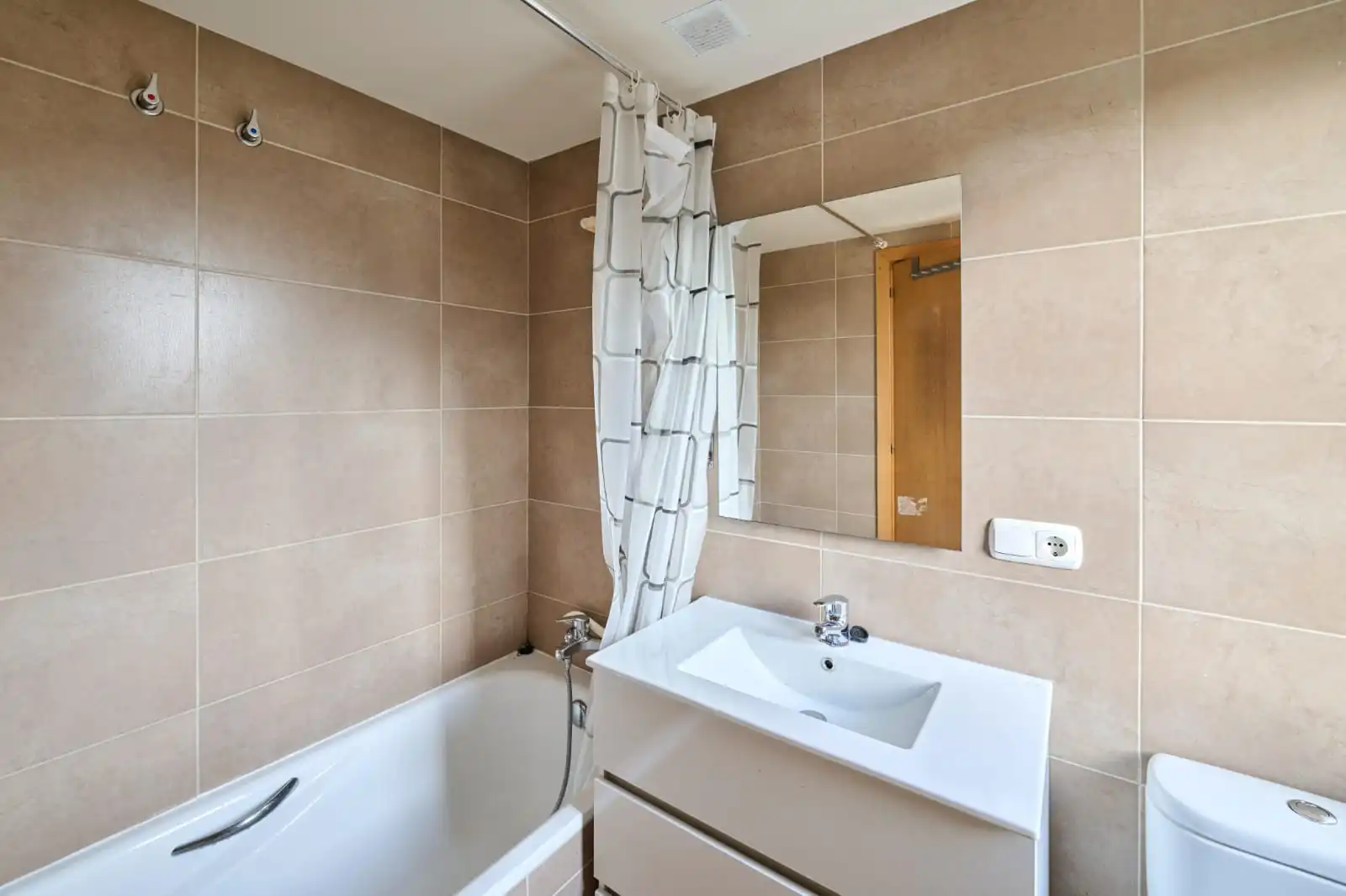 Bathroom of Flat for sale in Berrioplano / Berriobeiti  with Air Conditioner and Heating