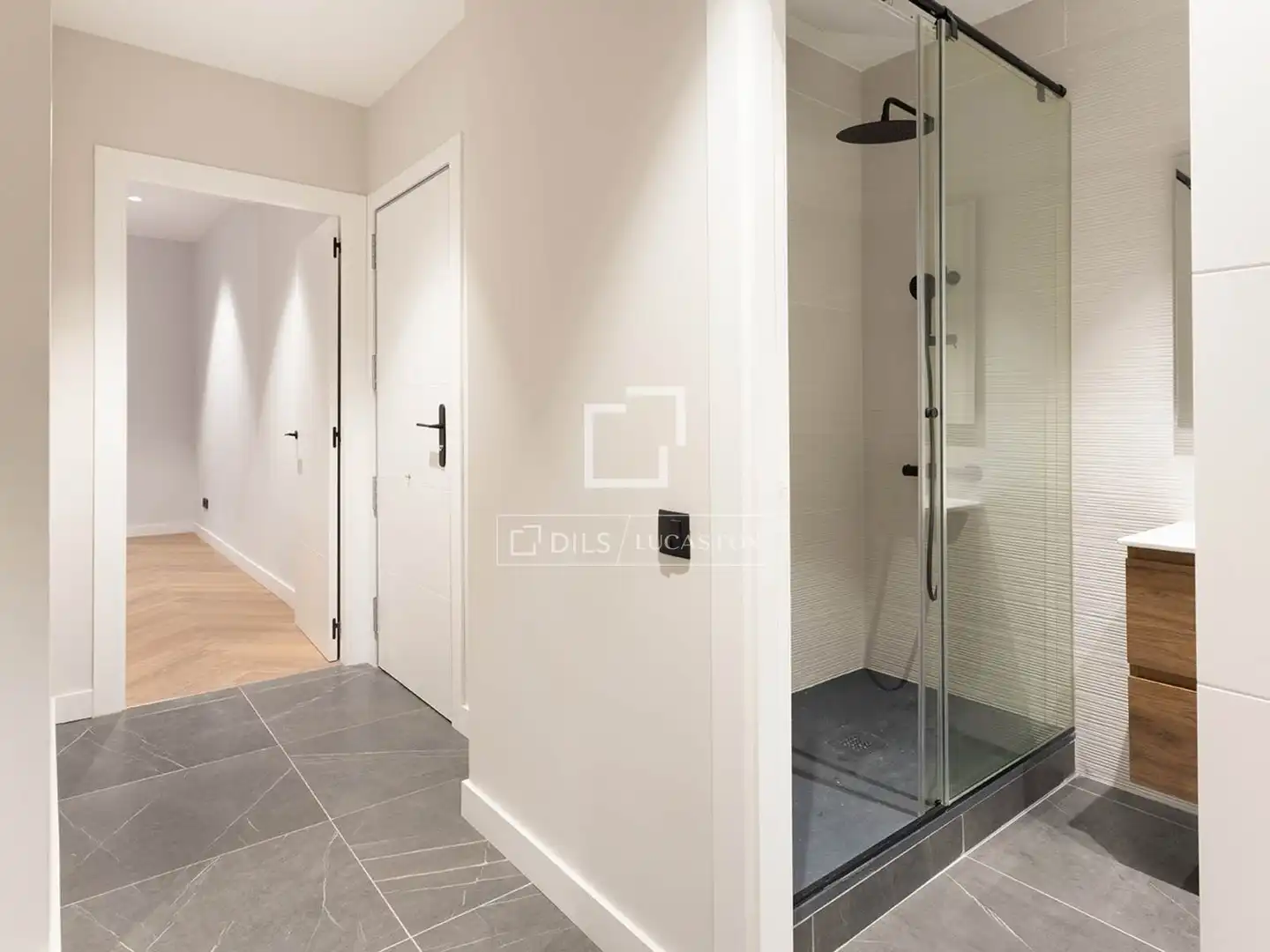 Flat for sale in Barcelona  with Air Conditioner, Heating and Parquet flooring