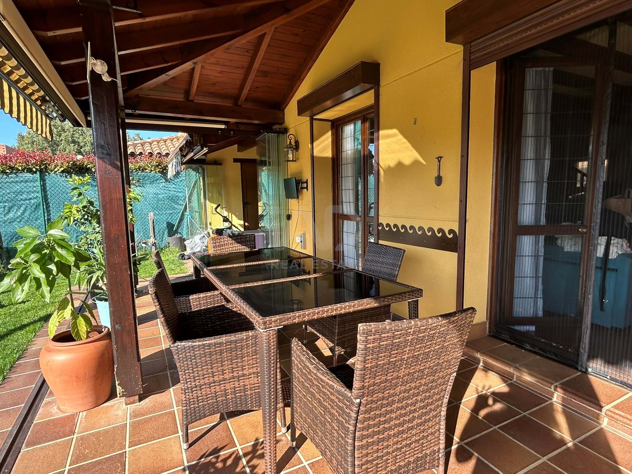 Terrace of House or chalet for sale in Valverde de la Virgen  with Air Conditioner, Heating and Swimming Pool