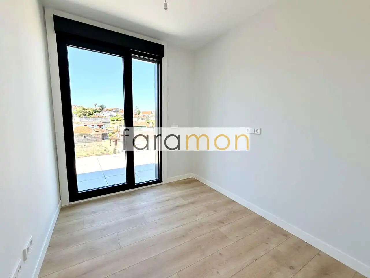 Schlafzimmer von Wohnung zum Verkauf in Vigo  mit Heizung, Terrasse und Abstellraum