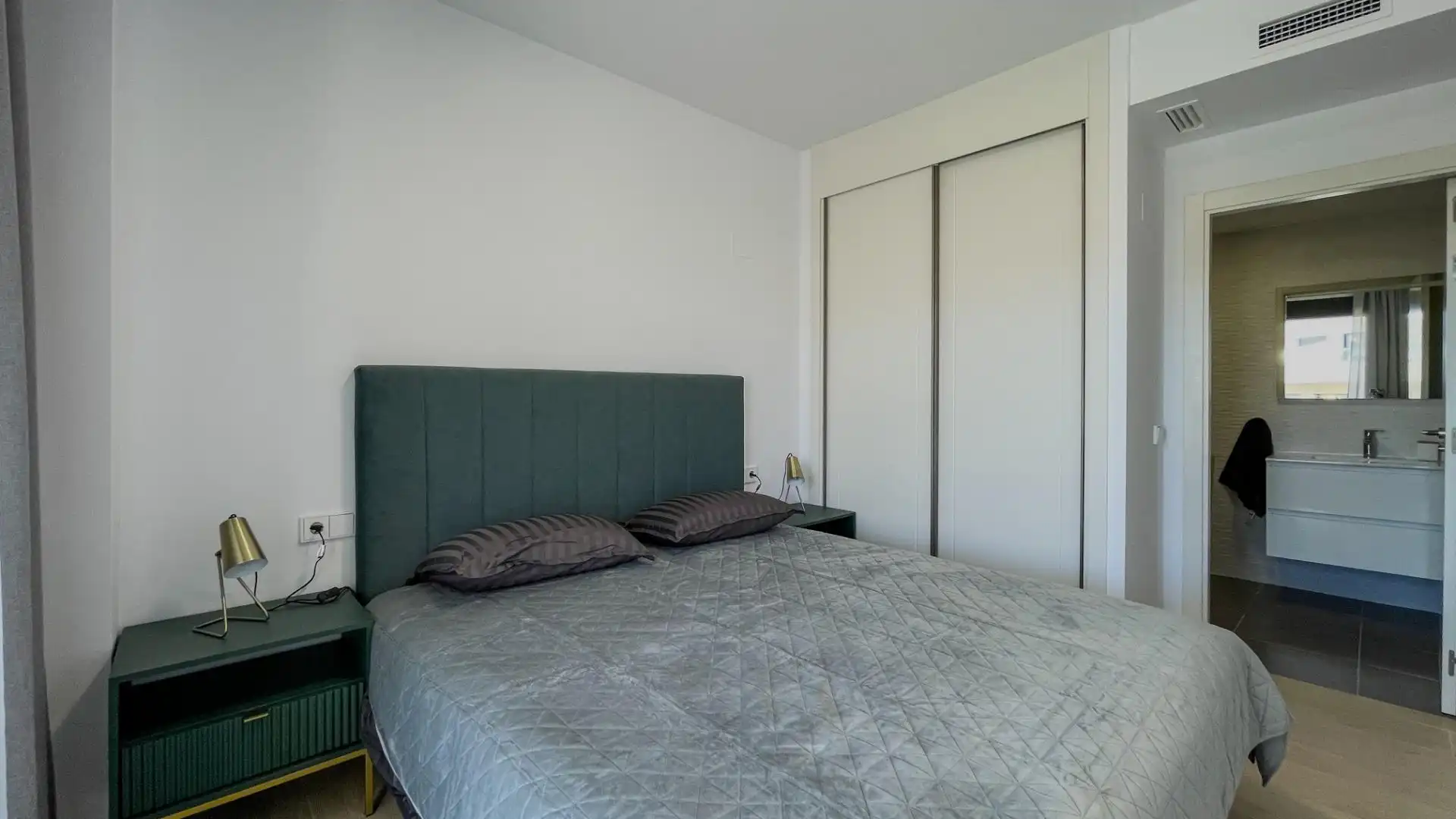 Habitación de Dúplex en venta en Finestrat con Aire acondicionado, Terraza y Amueblado