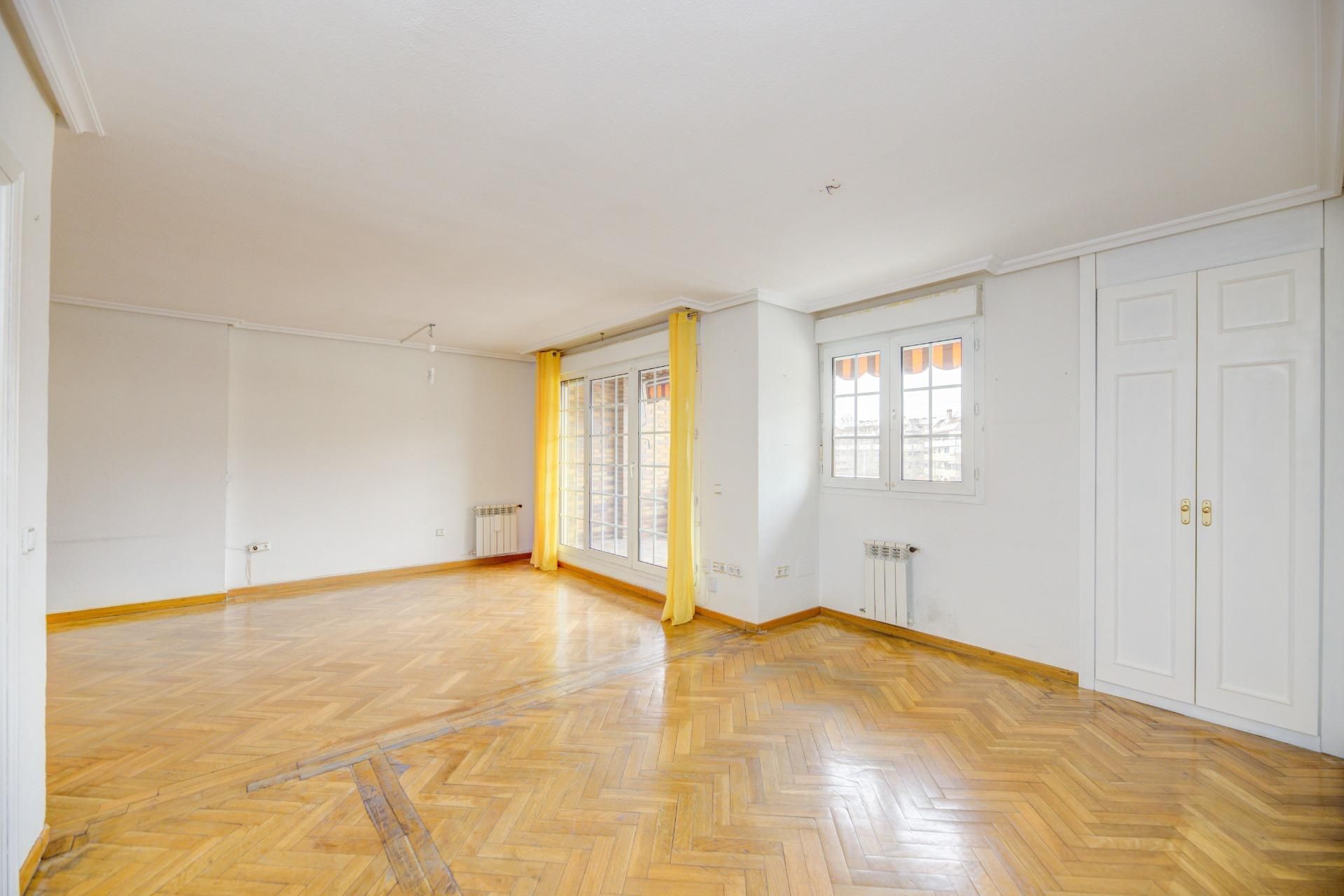 Wohnzimmer von Wohnung zum Verkauf in Majadahonda mit Privatgarten, Parkett und Terrasse