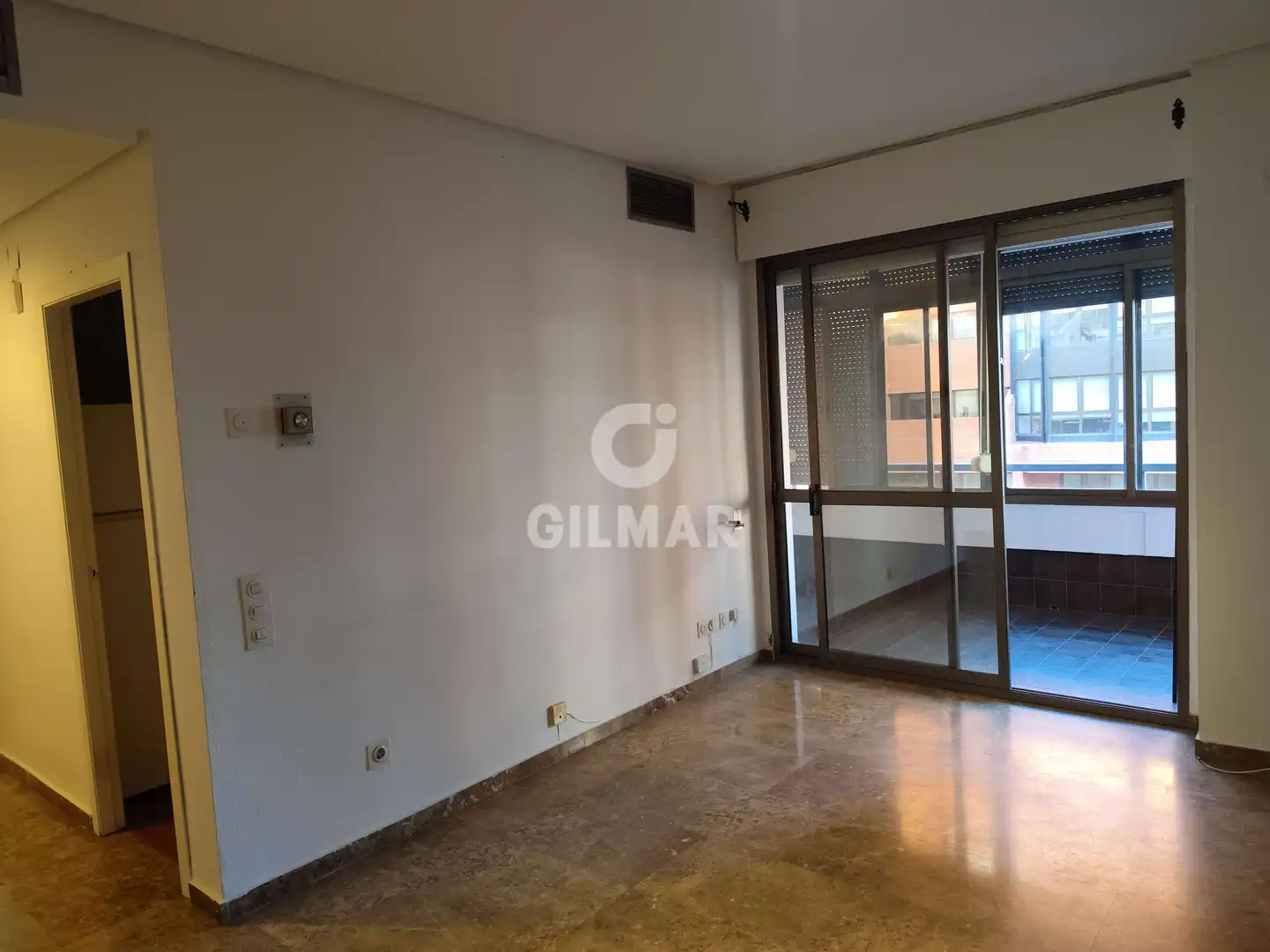 Dormitori de Apartament de lloguer en Sevilla amb Calefacció i Balcó