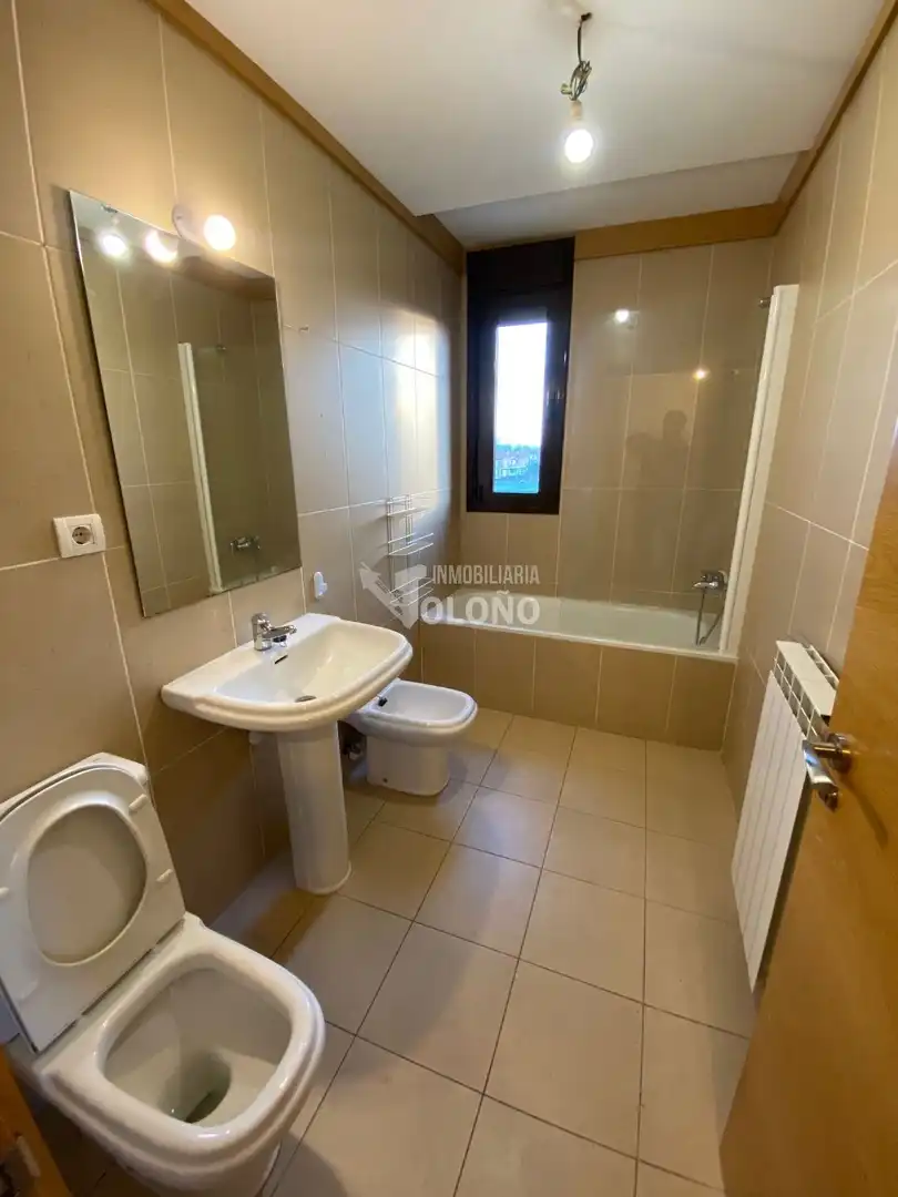 Bathroom of Duplexes for sale in Zarratón  with Heating, Parquet flooring and Terrace