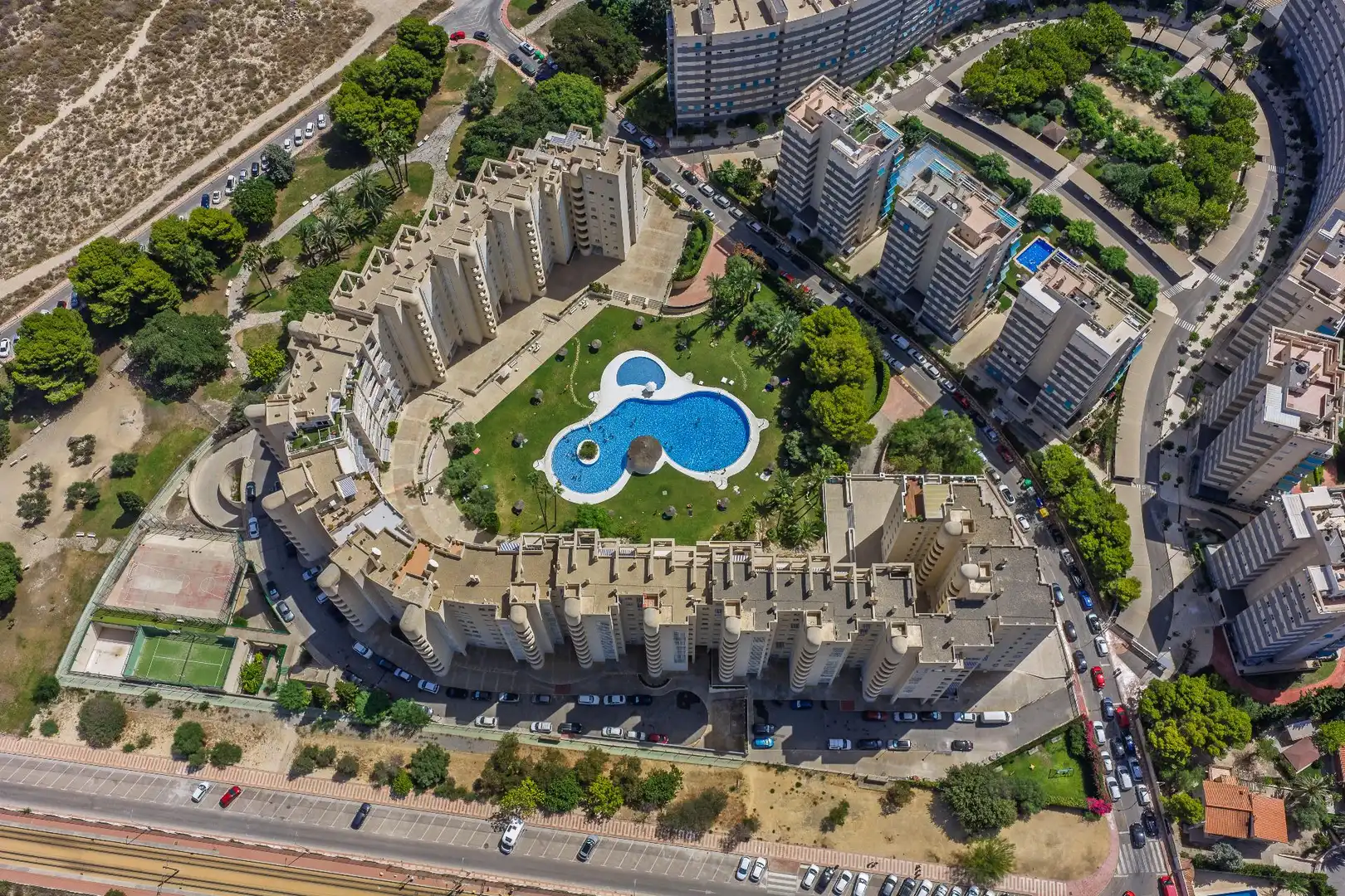 Vista exterior de Apartament en venda en El Campello amb Jardí privat, Terrassa i Balcó