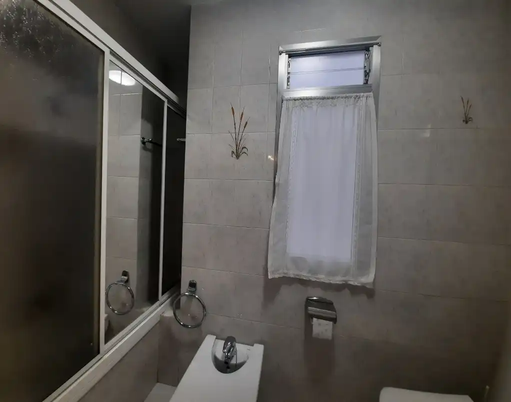 Badezimmer von Wohnung zur untervermieten in Ponferrada mit Heizung, Möbliert und Ofen