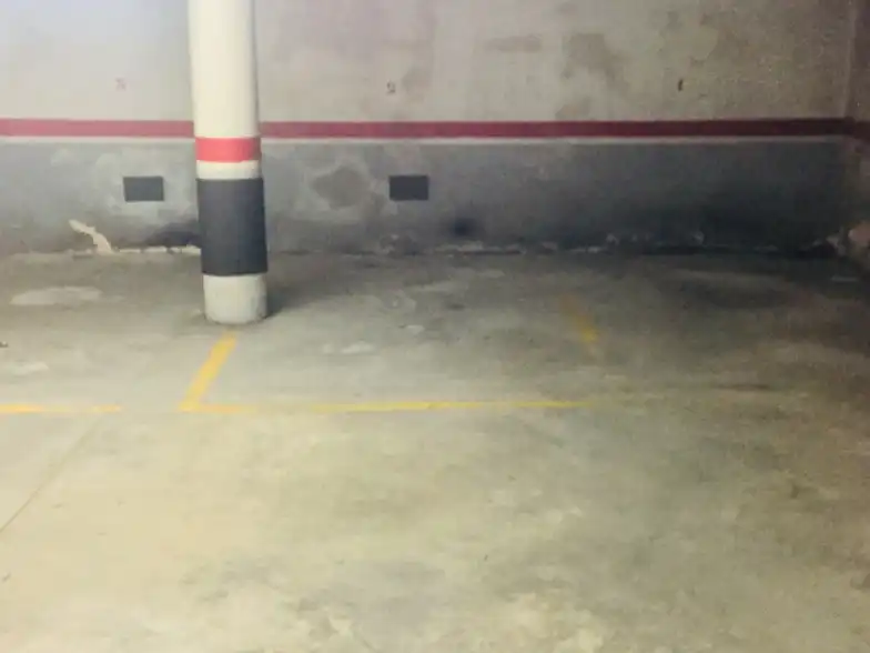 Motorradstellplatz zur Miete in Carrer d'Orient 32