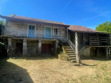 Casa rústica con balcón en venta en O Irixo