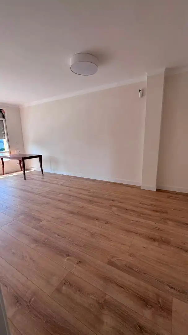 Piso en venta en Girona con Parquet, Horno y Balcón
