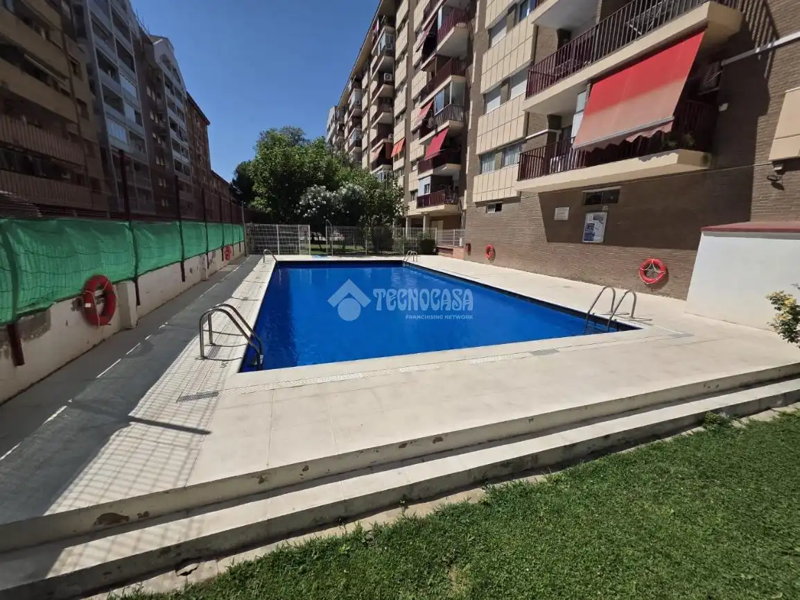 Piscina de Pis en venda en Zaragoza amb Aire condicionat, Calefacció i Balcó