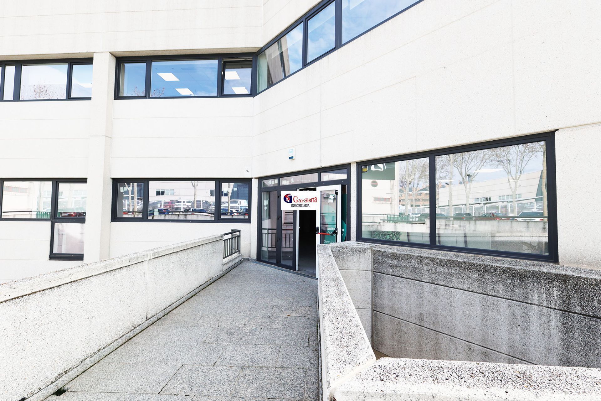 Vista exterior de Oficina en venda en Las Rozas de Madrid amb Calefacció